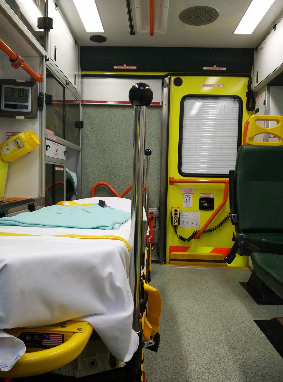 ambulance-1318437_1280
