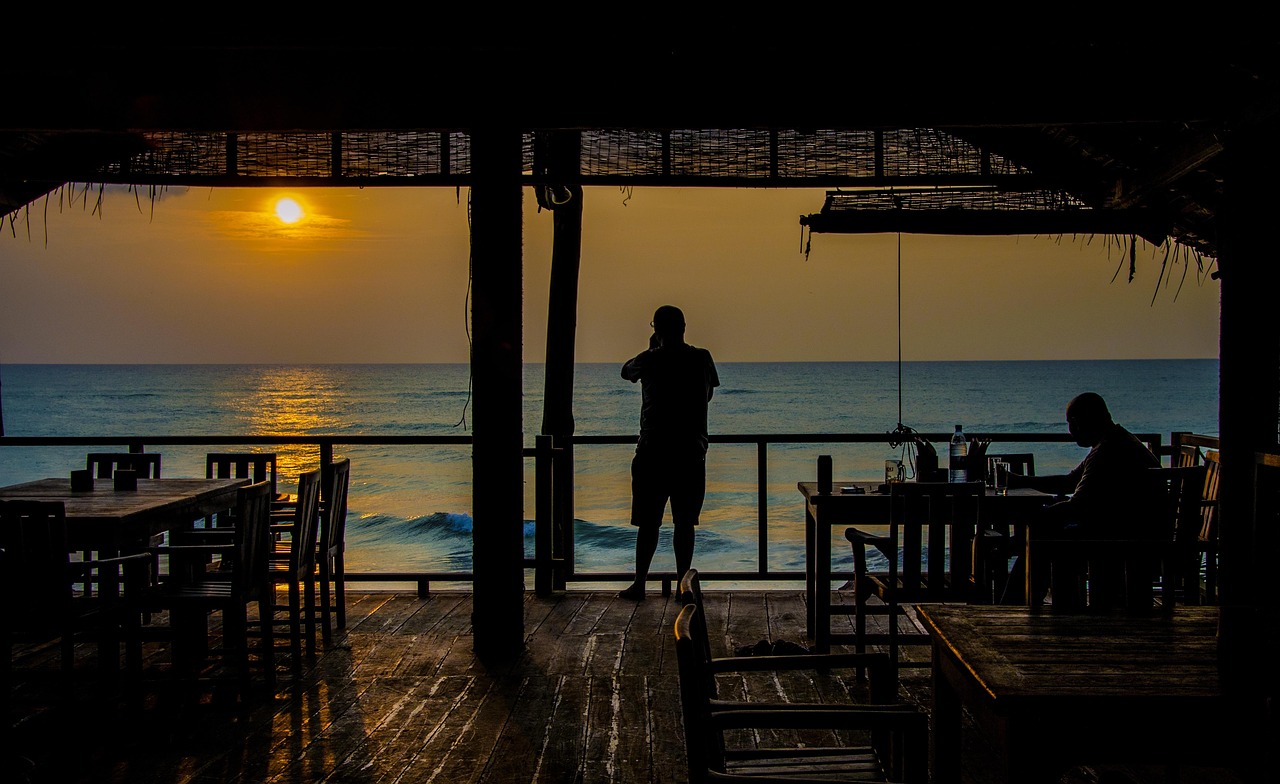 beach-restaurant-5218091_1280