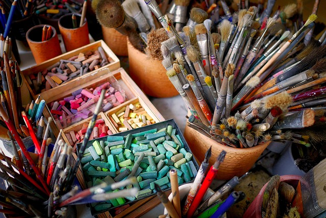 brushes-2927793_640
