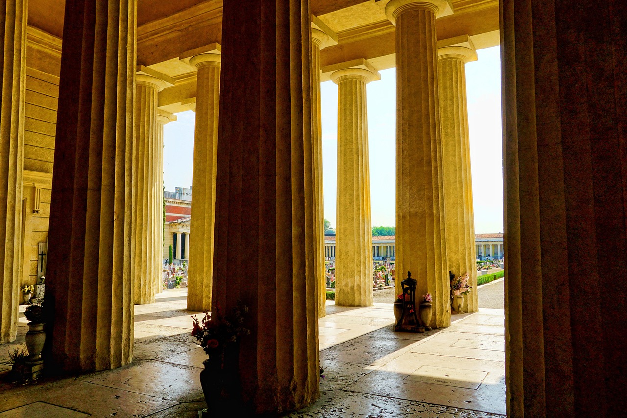 columns-3395069_1280