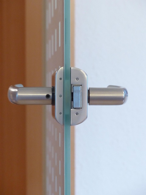 door-lock-123174_640