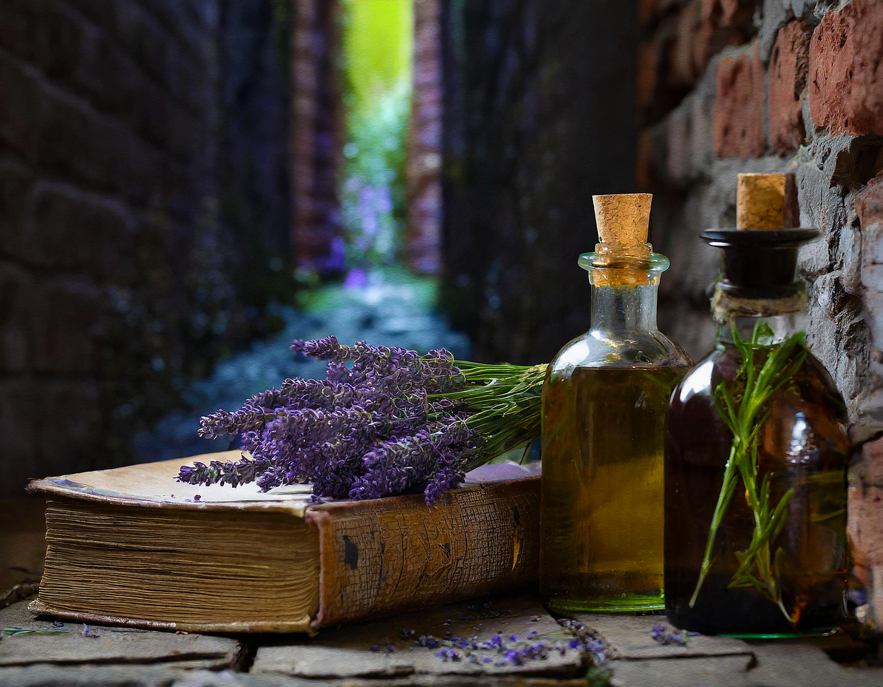 essential-oils-8706971_1280