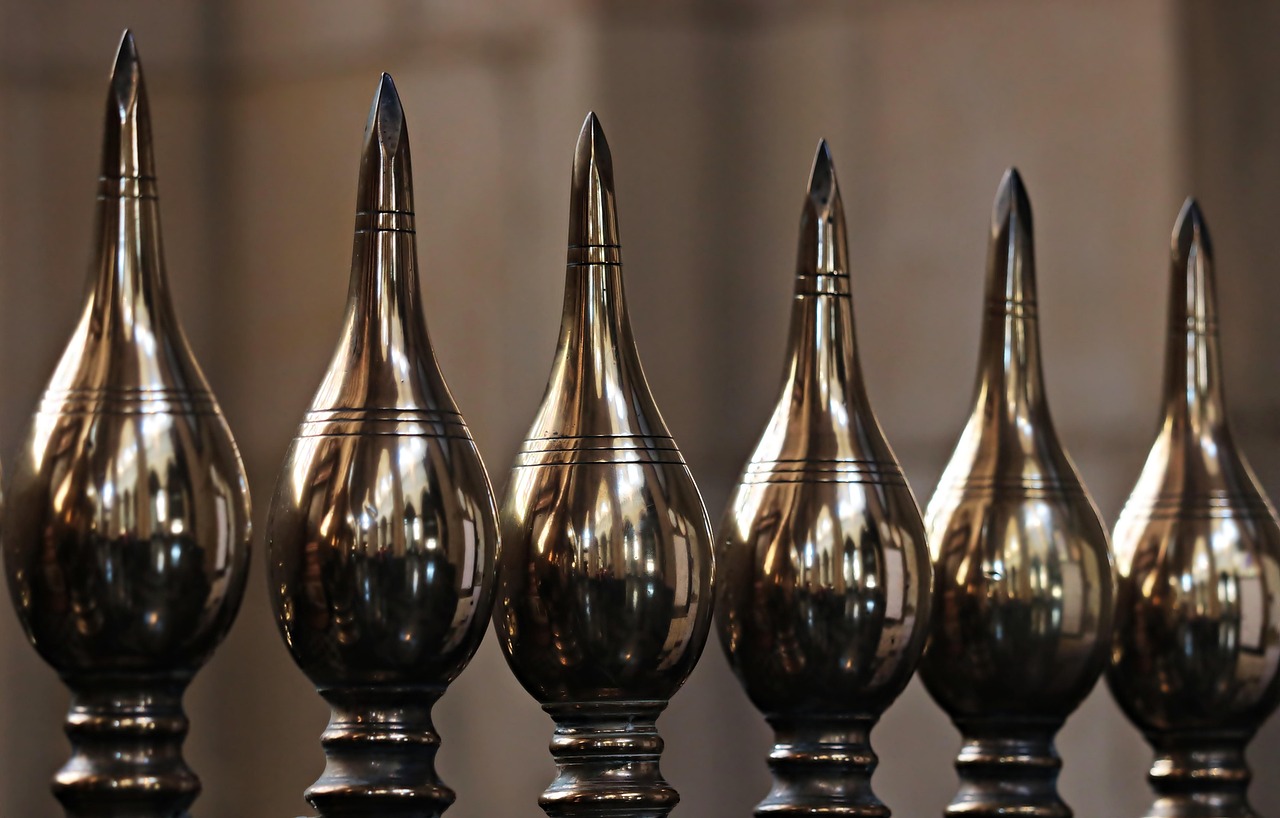 fence-spikes-2223251_1280