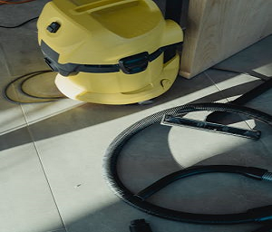housekeeping_images-vaccum_cleaning3