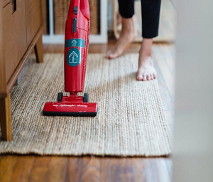 housekeeping_images-vaccum_cleaning41