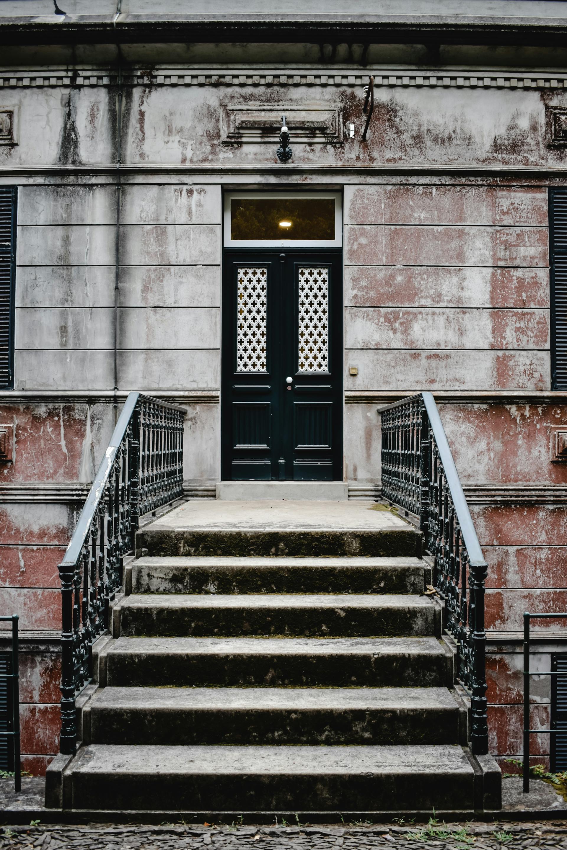 pexels-eva-bronzini-6150124