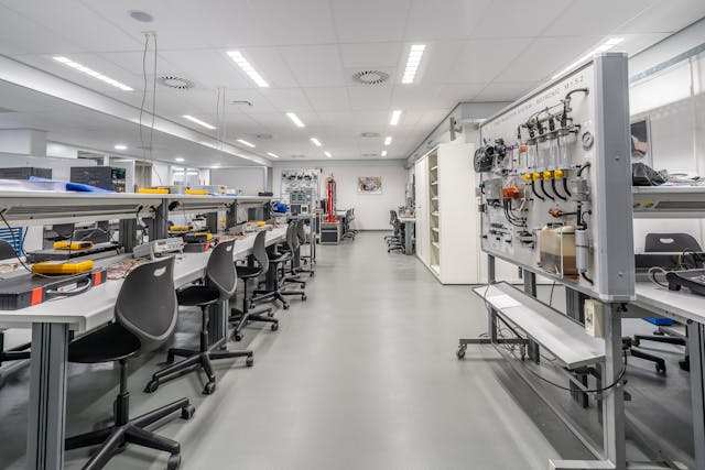 pexels-mike-van-schoonderwalt-1884800-5506058