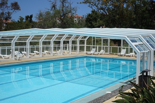 pool-375460_640