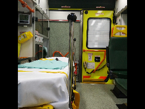ambulance-1318437_1280