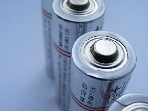 batteries-87535_640
