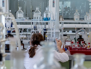 chemist-2815640_640