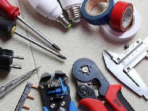 electrician-3273340_640