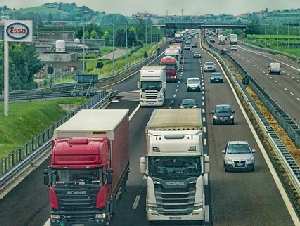 highway-3392100_640