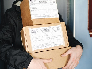 packages-6153947_640