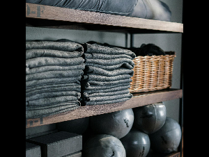 pexels-cottonbro-4327012