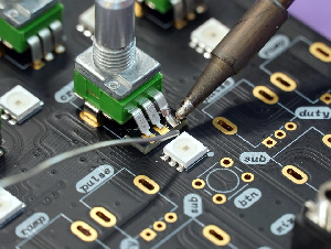 soldering-7897827_1280