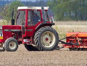sowing-6821956_640